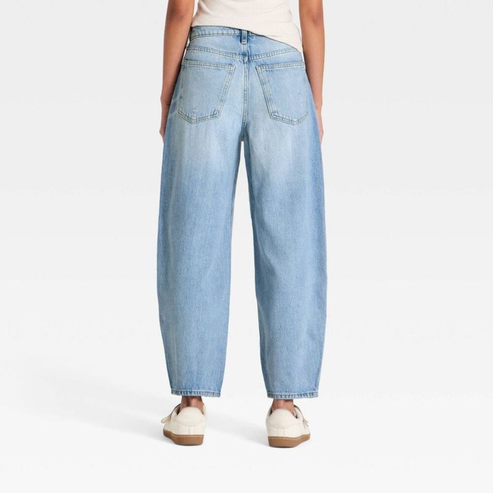 Women's High-Rise Easy Barrel Jeans - Universal Thread Light Wash 2 Short - Picture 2 of 4